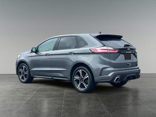 Gray Metallic 2023 Ford Edge ST