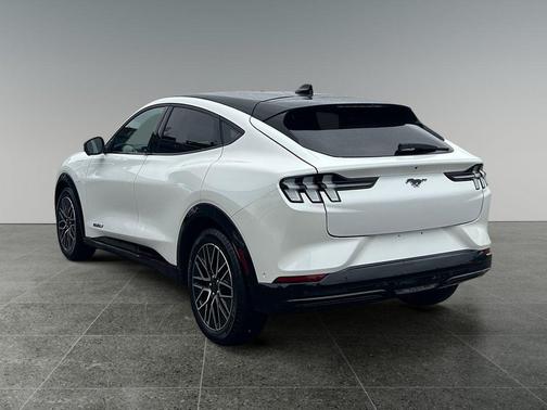 Star White Metallic Tri-Coat 2024 Ford Mustang Mach-E Premium
