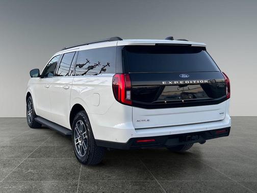 White Metallic 2025 Ford Expedition Max Active 4x4