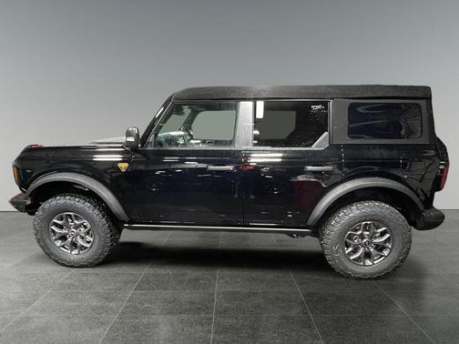 Shadow Black 2025 Ford Bronco Badlands