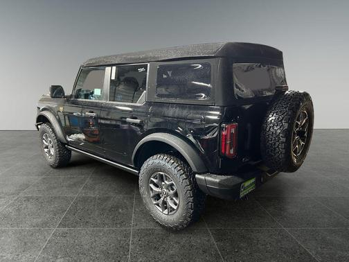 Shadow Black 2025 Ford Bronco Badlands