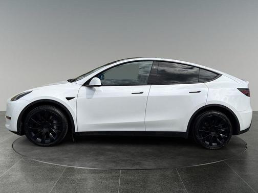 Pearl White Multi-Coat 2024 Tesla Model Y Long Range Dual Motor All-Wheel Drive