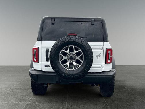 Oxford White 2025 Ford Bronco Badlands
