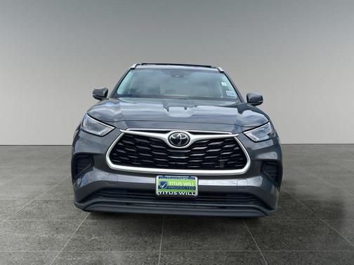 Magnetic Gray Metallic 2023 Toyota Highlander L