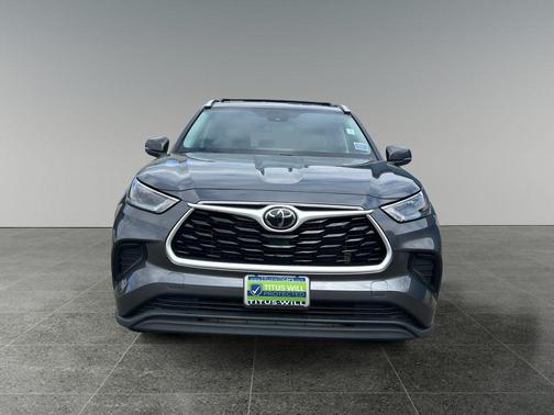 Magnetic Gray Metallic 2023 Toyota Highlander L