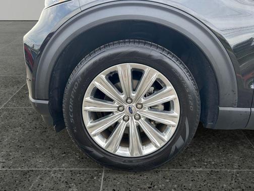 Black Metallic 2022 Ford Explorer Limited
