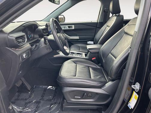 Black Metallic 2022 Ford Explorer Limited