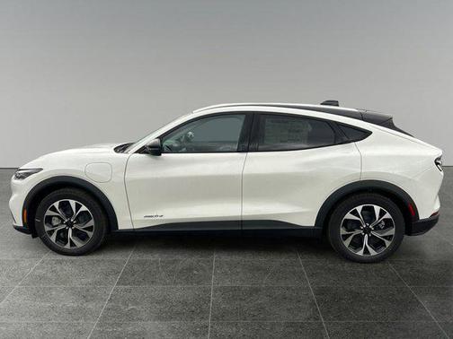 Star White Metallic Tri-Coat 2026 Ford Mustang Mach-E Select