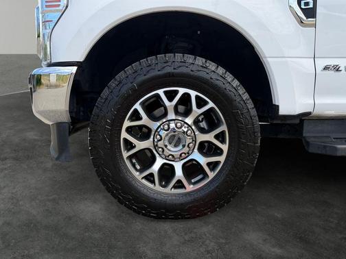 Oxford White 2021 Ford F-350 Lariat