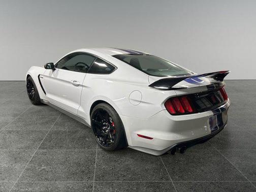 2016 Ford Shelby GT350R Base