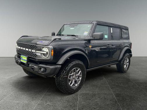 Shadow Black 2025 Ford Bronco Badlands