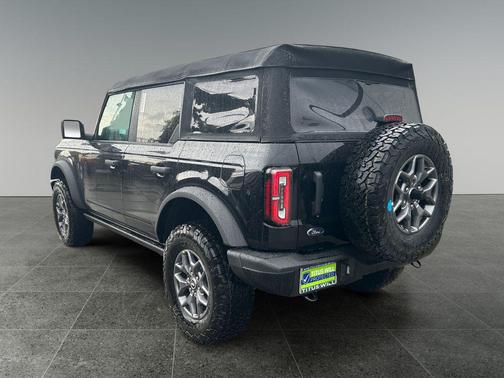 Shadow Black 2025 Ford Bronco Badlands