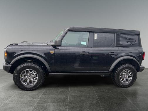 Shadow Black 2025 Ford Bronco Badlands