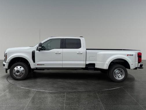 Star White Metallic Tri-Coat 2026 Ford F-450 Platinum