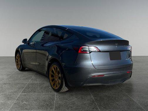 2022 Tesla Model Y Long Range Dual Motor All-Wheel Drive