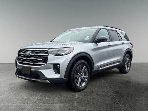 Iconic Silver Metallic 2025 Ford Explorer Active