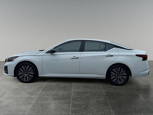 Glacier White 2025 Nissan Altima 2.5 SV