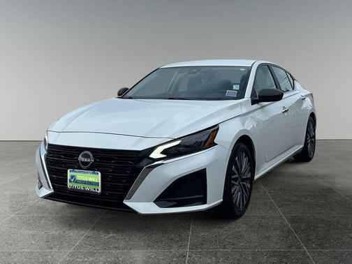 Glacier White 2025 Nissan Altima 2.5 SV