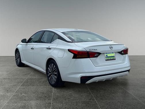 Glacier White 2025 Nissan Altima 2.5 SV