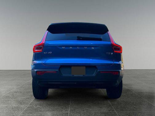 2021 Volvo XC40 T5 R-Design
