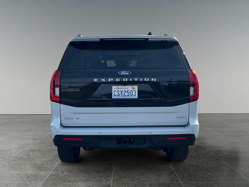 Space Silver Metallic 2025 Ford Expedition Max Active 4x4