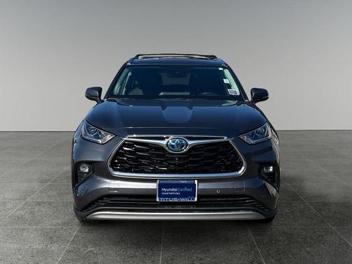 Magnetic Gray Metallic 2023 Toyota Highlander Hybrid Platinum