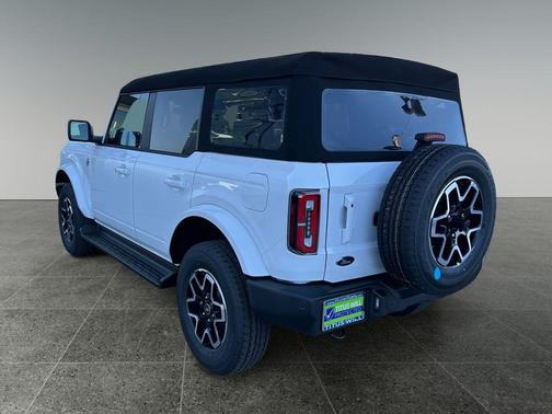 Oxford White 2025 Ford Bronco Outer Banks