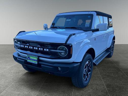 Oxford White 2025 Ford Bronco Outer Banks