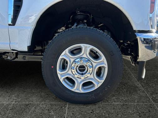 Oxford White 2026 Ford F-350 XLT