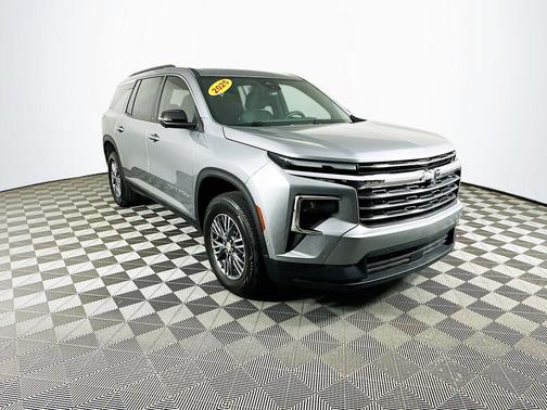 Sterling Gray Metallic 2025 Chevrolet Traverse LT