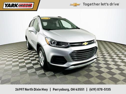 Silver Ice Metallic 2019 Chevrolet Trax LT
