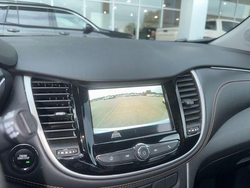 Silver Ice Metallic 2019 Chevrolet Trax LT