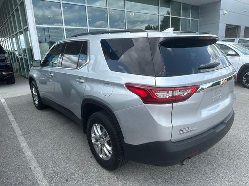 Silver Ice Metallic 2019 Chevrolet Traverse LT Cloth