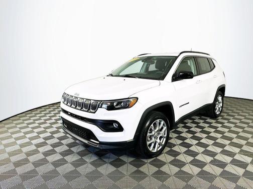 2022 Jeep Compass Latitude Lux
