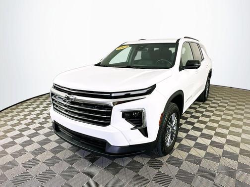 2024 Chevrolet Traverse LT
