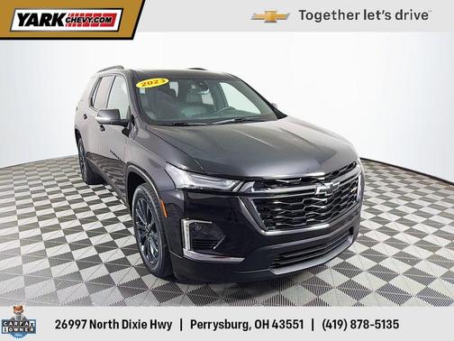 Mosaic Black Metallic 2023 Chevrolet Traverse RS