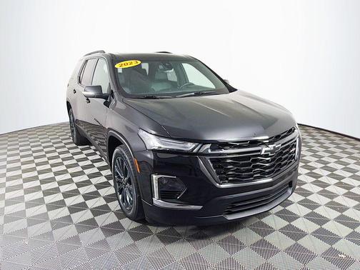 Mosaic Black Metallic 2023 Chevrolet Traverse RS