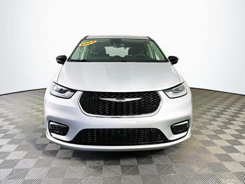 2024 Chrysler Pacifica Touring-L