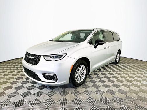 2024 Chrysler Pacifica Touring-L