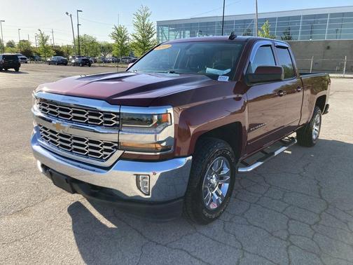 Photo 3 of 34 of 2017 Chevrolet Silverado 1500 LT
