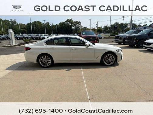 Alpine White 2022 BMW 540 i xDrive