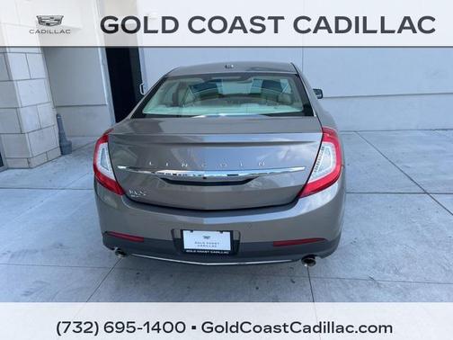 2015 Lincoln MKS Base