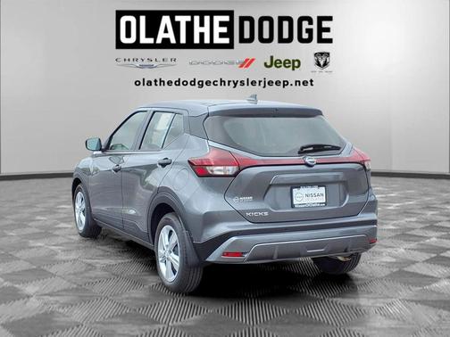 Gun Metallic 2025 Nissan Kicks S