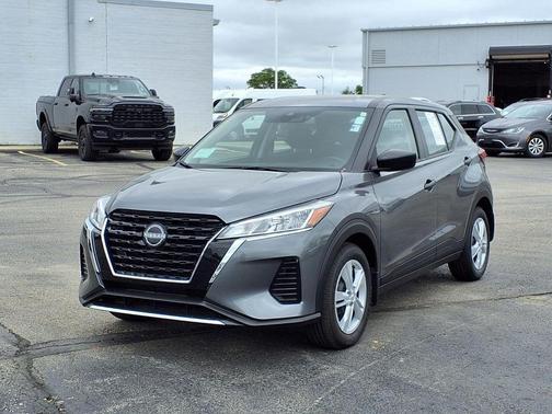 Gun Metallic 2025 Nissan Kicks S