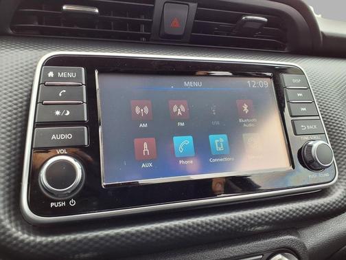 Gun Metallic 2025 Nissan Kicks S