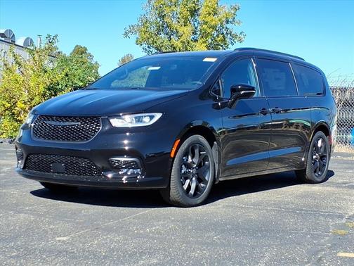 2026 Chrysler Pacifica L