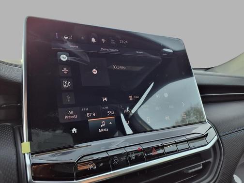 Bright White Clearcoat 2026 Jeep Compass Latitude