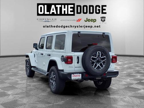 Bright White Clearcoat 2026 Jeep Wrangler 4-Door Sahara 4x4