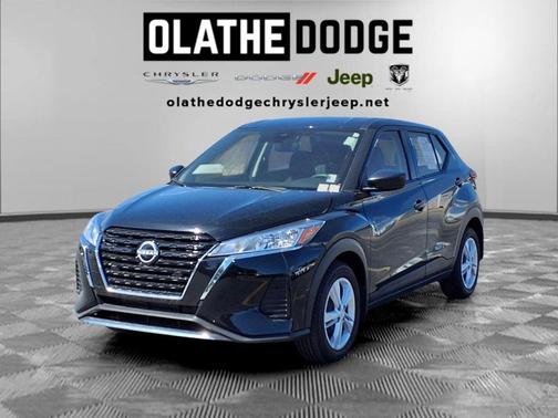 Super Black 2025 Nissan Kicks S