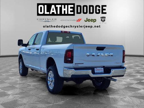 Bright White Clearcoat 2026 RAM 2500 Big Horn Crew Cab 4x4 6'4' Box